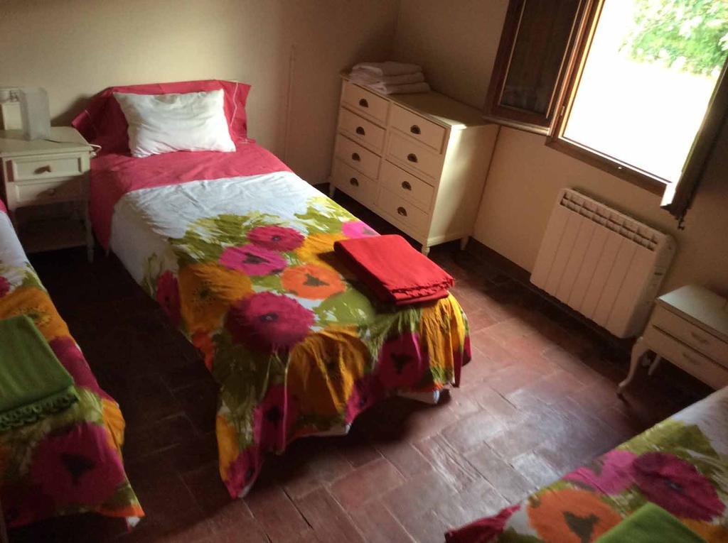 Villa La Casanova De Beuda Camera foto